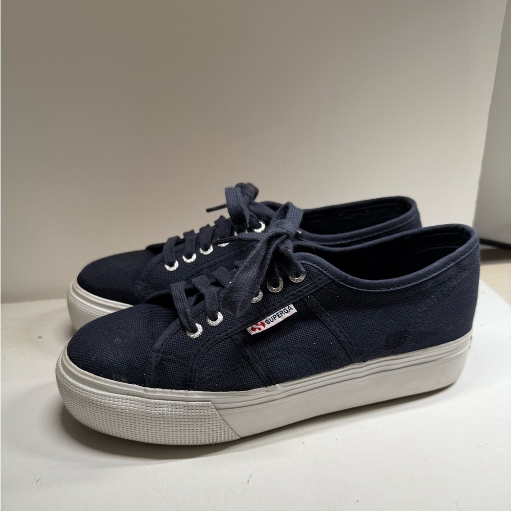 Superga Womens Size 8.5 Platform Sneaker in Navy Blue